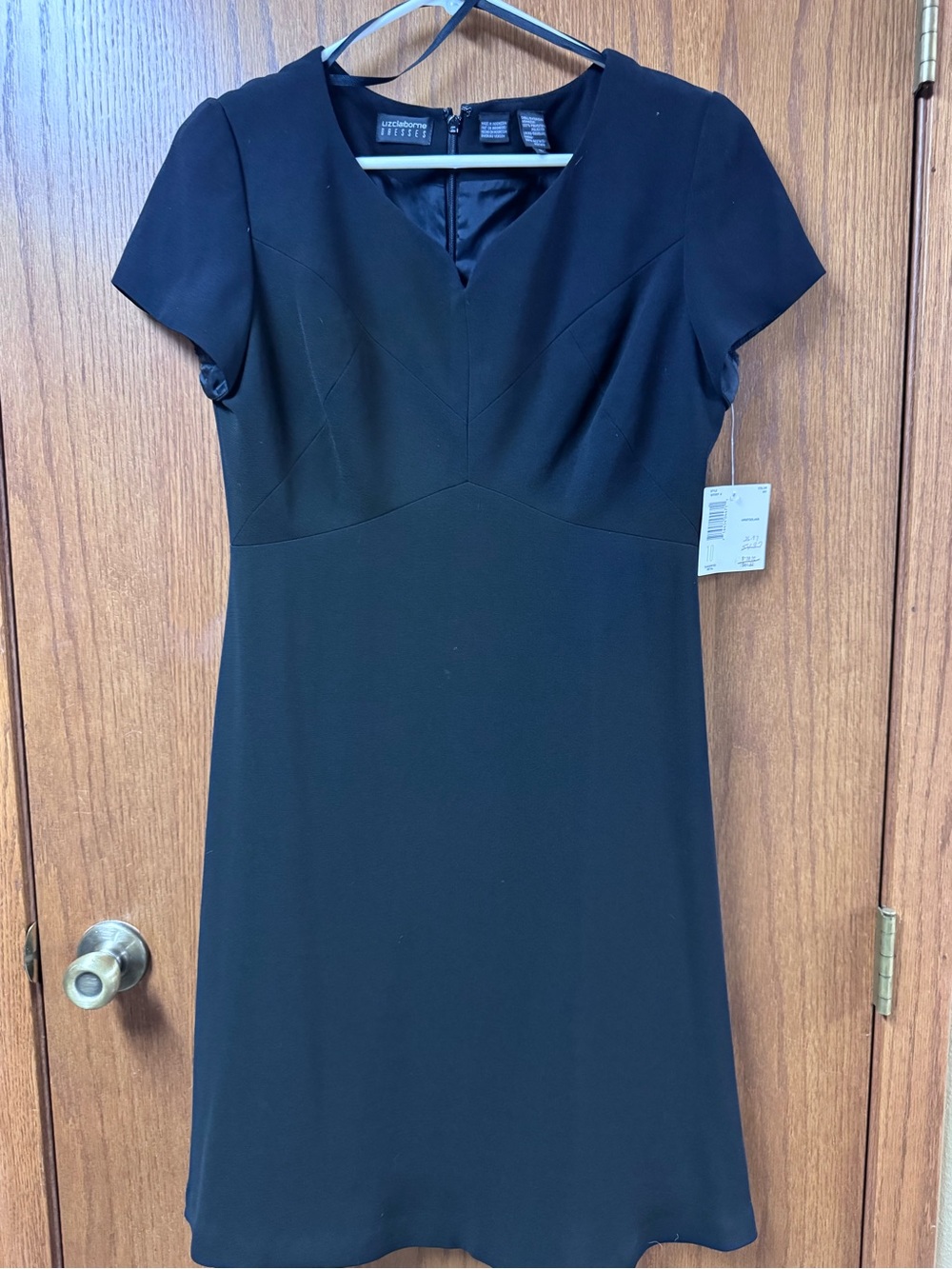 Liz Claiborne Black Short-Sleeve V-Neck Dress nwt